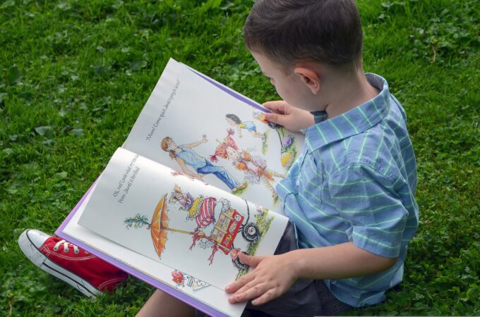 L'enfance est une période d'émerveillement sans fin. Chaque question, chaque histoire, chaque petite découverte contribue à façonner la manière dont les enfants appréhendent le monde qui les entoure. Chez Milan Jeunesse, cette curiosité naturelle est non seulement célébrée, mais aussi transformée en un socle solide pour l'apprentissage et le développement. Grâce à un subtil mélange de récits, de créativité et d'exploration concrète, Milan Jeunesse redéfinit l'apprentissage. La marque est convaincue que l'apprentissage doit être stimulant, porteur de sens et enrichissant sur le plan émotionnel, permettant ainsi aux enfants de grandir en toute confiance tout en nourrissant leur imagination.
