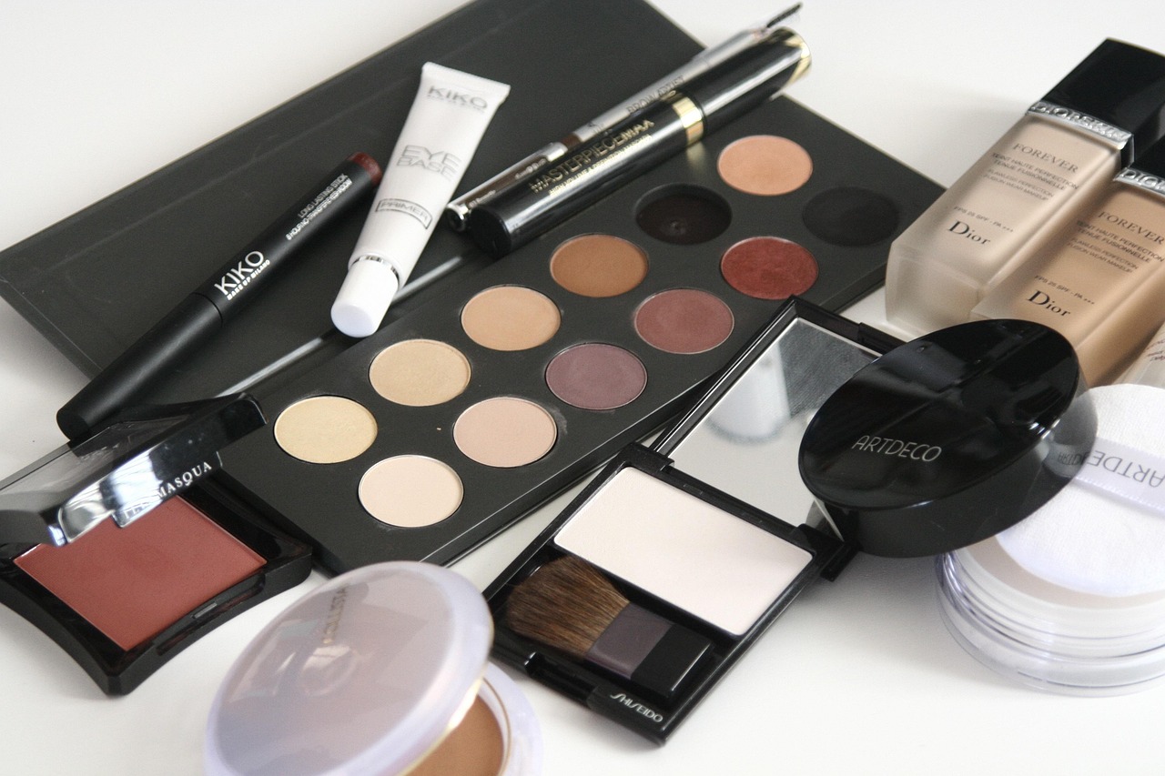 The beauty industry is crowded with tools that promise precision, elegance and a flawless finish, yet few manage to blend craftsmanship with real-world usability. ZOEVA has quietly built a reputation as a beauty brand that understands what modern makeup lovers need. Known for its professional-grade brushes and elegant cosmetic products, Zoeva has become a go-to name for those seeking effortless, elevated beauty without unnecessary complication.
