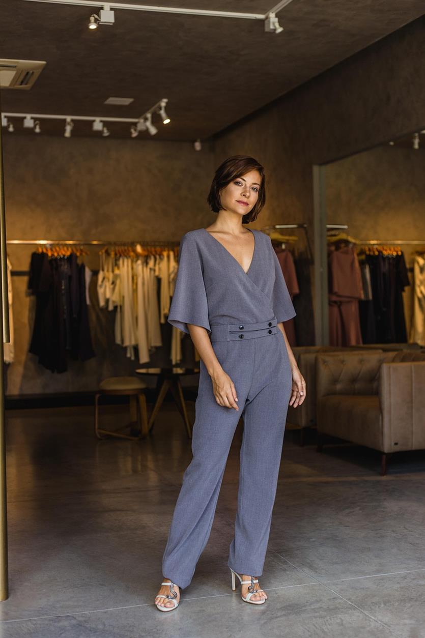 Modern fashion consumers crave more than beautiful clothes. They want integrity, transparency, and accessibility woven into every thread. OYROSY is answering that call. Known for its refined silhouettes and eco-conscious approach, the brand has carved out a niche where sustainability meets boutique charm—without the luxury markup.