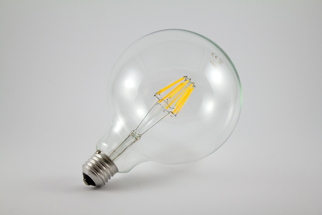 Lighting is one of the easiest ways to reduce household energy use. For many, swapping out old incandescent or halogen bulbs for LEDs has become a practical first step toward lowering bills and cutting carbon footprints. This review explores how LED bulbs deliver efficiency, longevity, and comfort without compromising on style.