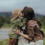 Schoonmaakmiddelen vol plastic en chemicaliën zijn al lang de norm in huishoudens. Mother's Earth gaat daar een einde aan maken met milieuvriendelijke schoonmaakstrips die krachtige resultaten leveren zonder de planeet te schaden. Van de was en afwas tot vloeren, deze compacte en plantaardige strips bieden een slimmere en veiligere manier van schoonmaken. Meer dan 100.000 klanten vertrouwen al op het merk omdat het dagelijkse klusjes gemakkelijker, gezonder en duurzamer maakt.