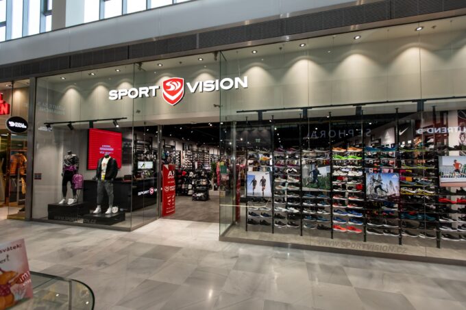 In einer Welt, in der sich aktiver Lebensstil und Performance-Mode ständig weiterentwickeln, zeichnet sich Fun Sport Vision als Anbieter aus, der beides nahtlos vereint. Bekannt für sein kuratiertes Sortiment an Sportbekleidung, Schuhen und Accessoires führender globaler Marken, hat sich Fun Sport Vision zu einer zuverlässigen Plattform für alle entwickelt, die sich frei bewegen, gut aussehen und clever in hochwertige Ausrüstung investieren möchten.