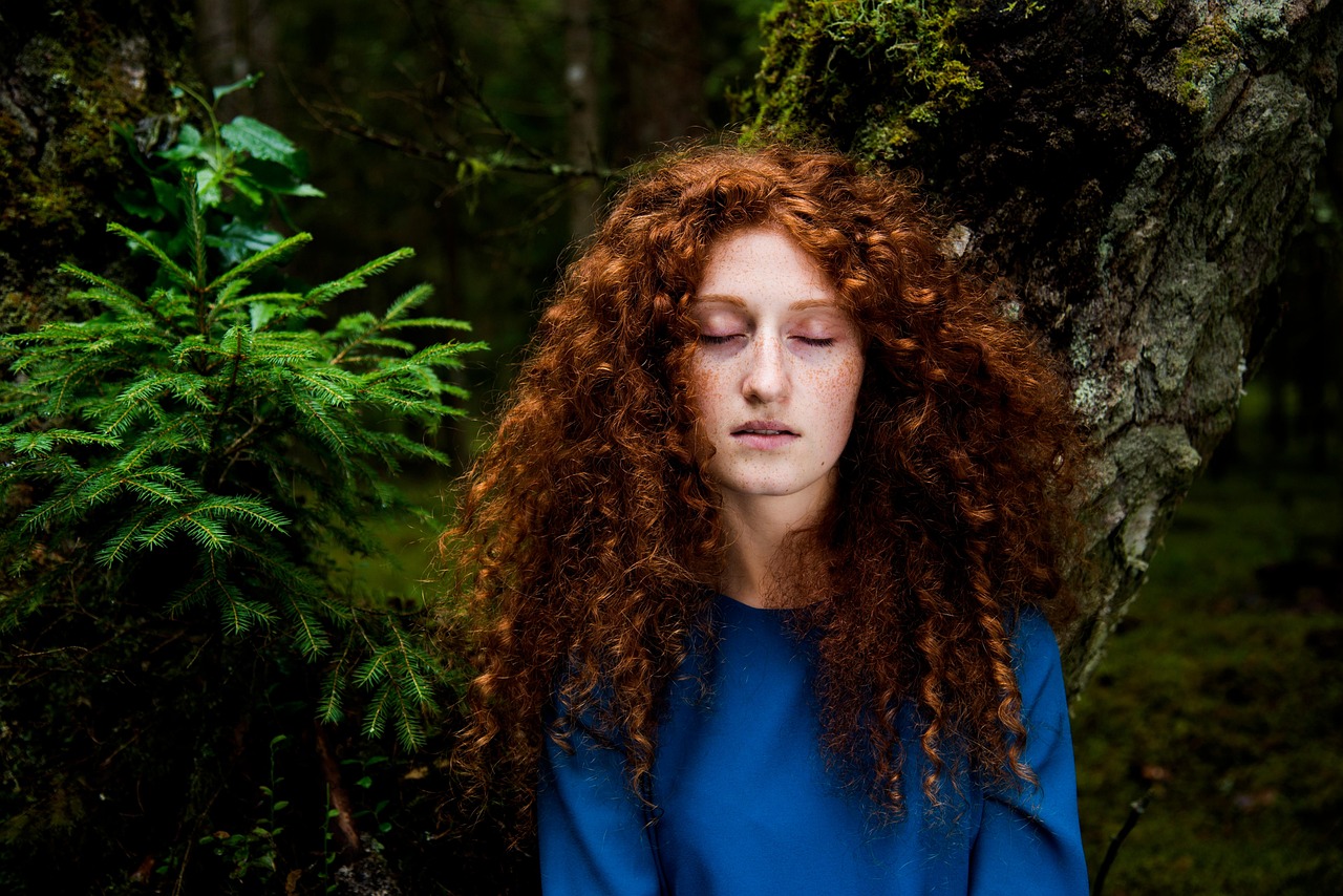 Curly hair has often been the subject of frustration, with many people spending years battling frizz, trying to tame unruly curls, or even straightening their hair to fit into a mainstream beauty standard. But in recent years, a new wave of self-love has emerged, encouraging individuals to embrace their natural hair texture. In this movement, Only Curls, a UK-based brand, has been at the forefront, offering a combination of carefully crafted products, expert guidance, and community support to help people go from frizz to fabulous, all while celebrating the beauty of their natural curls.